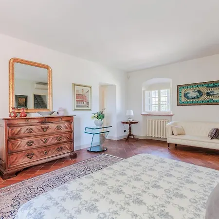 Villa Rapondi, A Stone Farmhouse With Incredible View Lucca