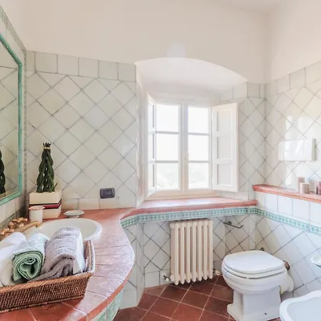 Villa Rapondi, A Stone Farmhouse With Incredible View Lucca