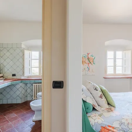 Rapondi, A Stone Farmhouse With Incredible View Lucca